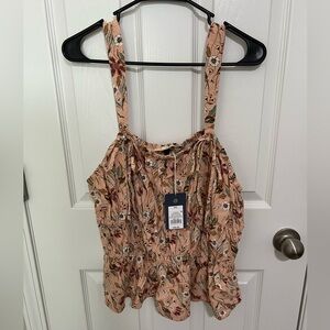 Target/Universal Thread Tank with Bow fronts *New